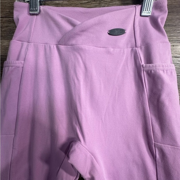 Gymshark Purple Leggings Form-Fitting Performance Wear Pants - Picture 9 of 11